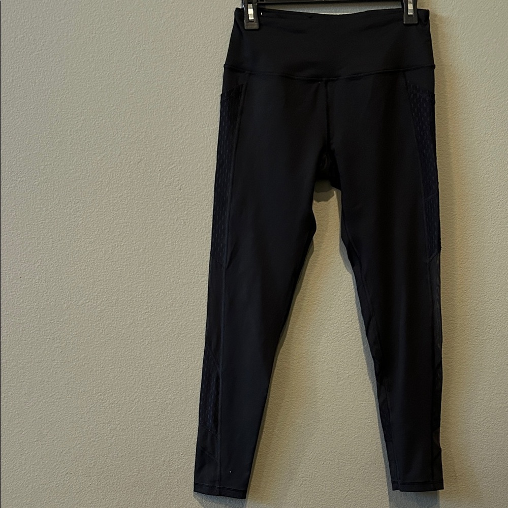 Victoria Sport Size Medium Black High-Waisted Leggings